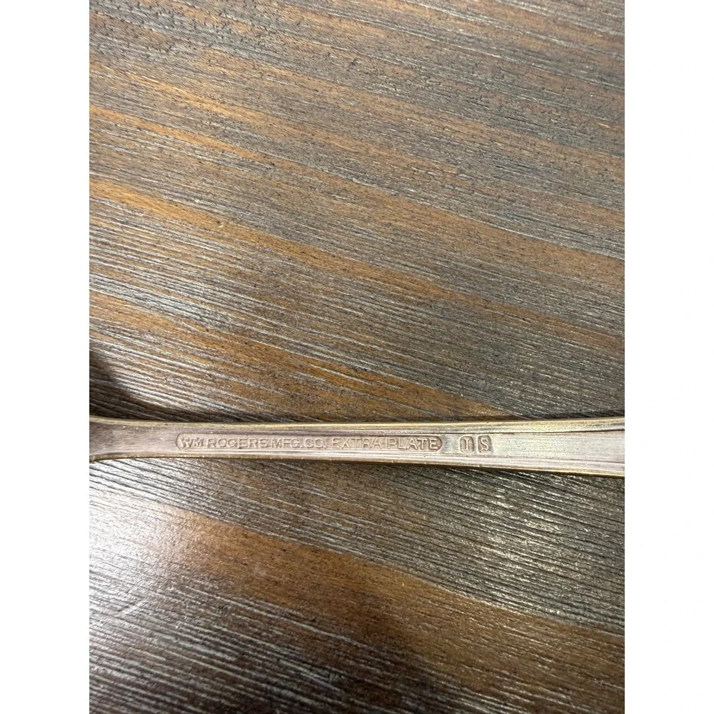 Vintage Wm Rogers Mfg Co Extra Plate IS Silverplate Dinner Fork Floral